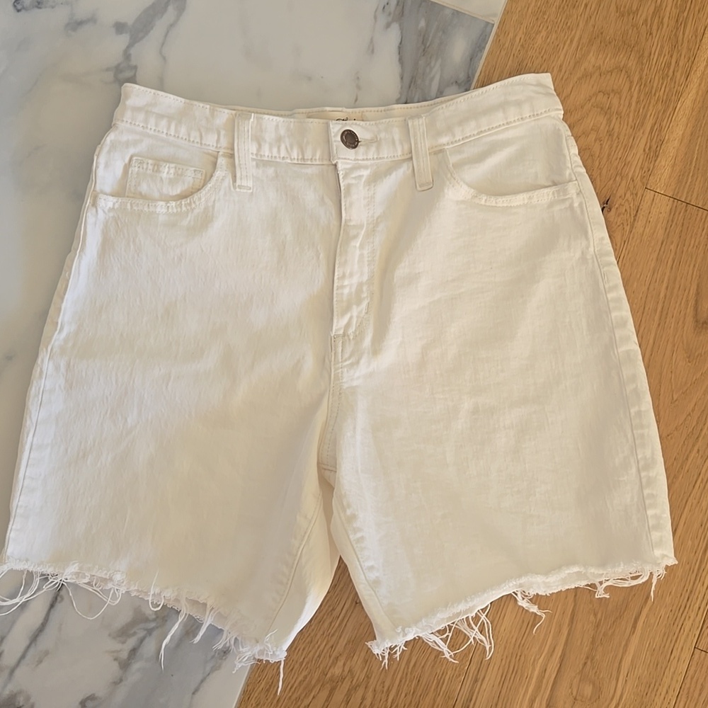 Universal Thread White Women's Bermuda Shorts, 8/29R, VGUC, Frayed Hem